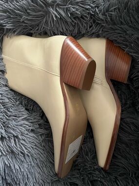 Brand new ANTHROPOLOGIE
Square-Toe Ankle Boots Cady size 39